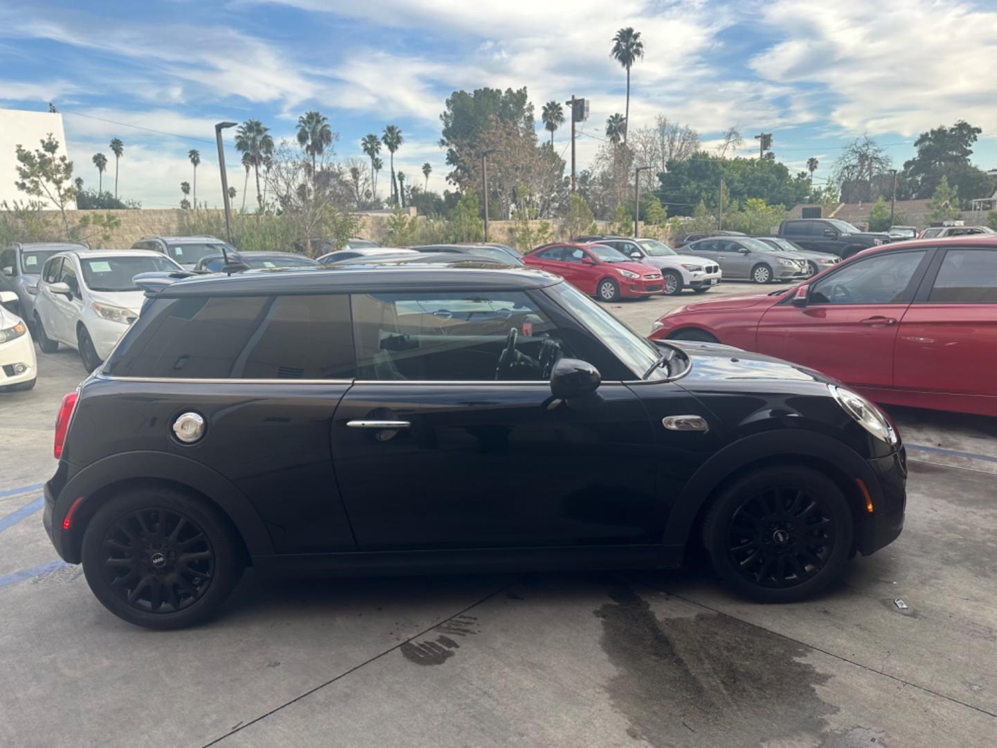 2016 Black /Black Mini Cooper (WMWXP7C56G2) with an 2.0 Turbo engine, Automatic transmission, located at 30 S. Berkeley Avenue, Pasadena, CA, 91107, (626) 248-7567, 34.145447, -118.109398 - Navigation! Moon-roof! Leather! Low Miles! - Photo#5